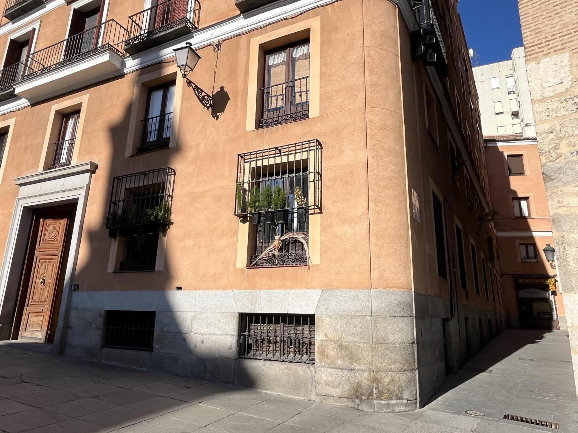 Dplace To Be - Luxury Apartment In Historic Center マドリード エクステリア 写真