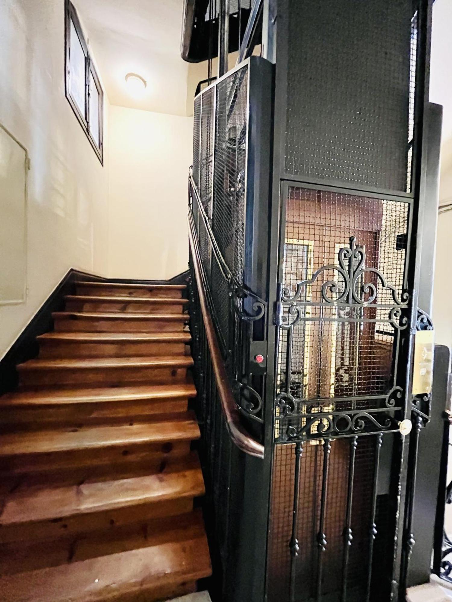Dplace To Be - Luxury Apartment In Historic Center マドリード エクステリア 写真